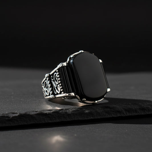 Herrenring aus 925er Sterlingsilber mit schwarzem Onyxstein