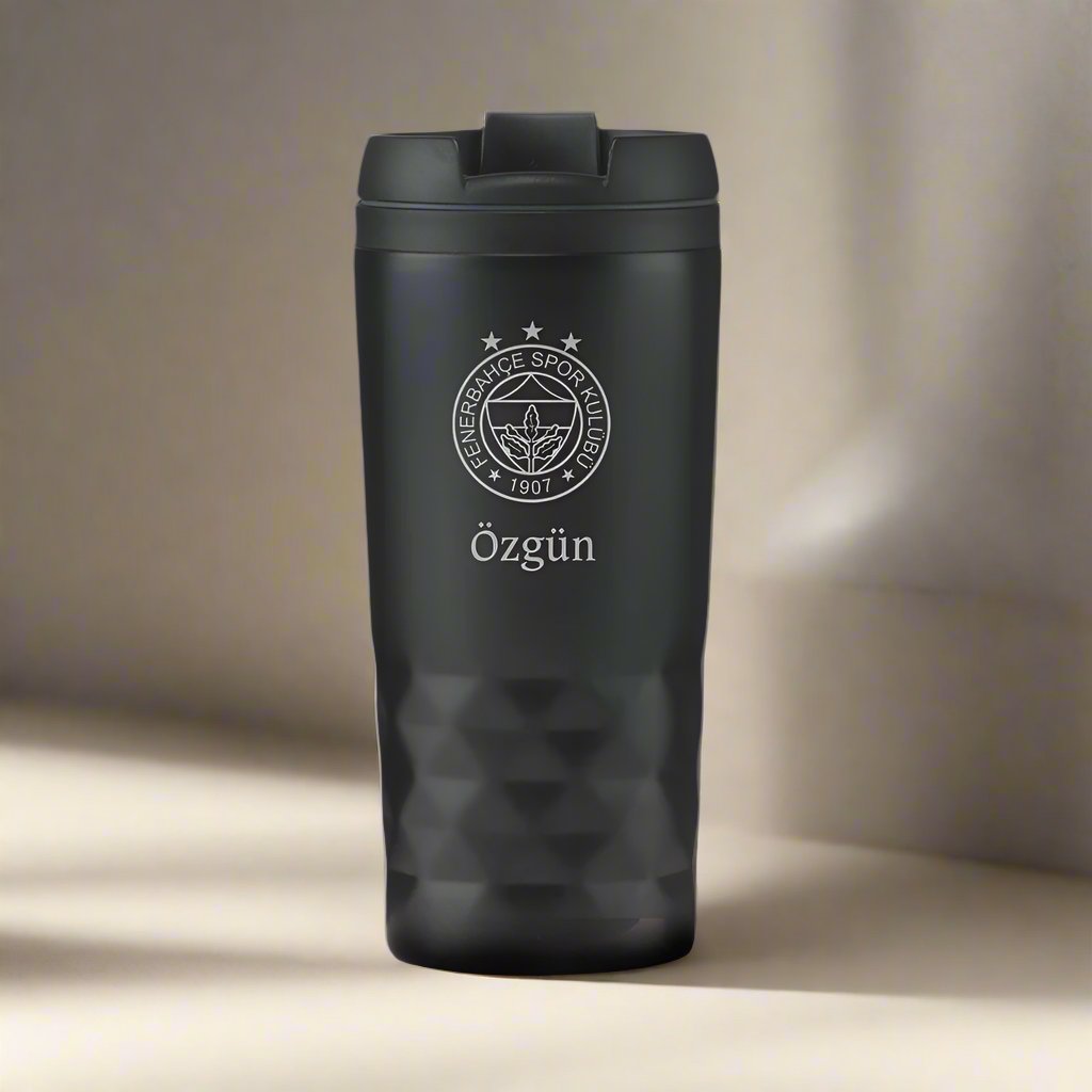 Cup thermos noir nommé personnalisé nommé