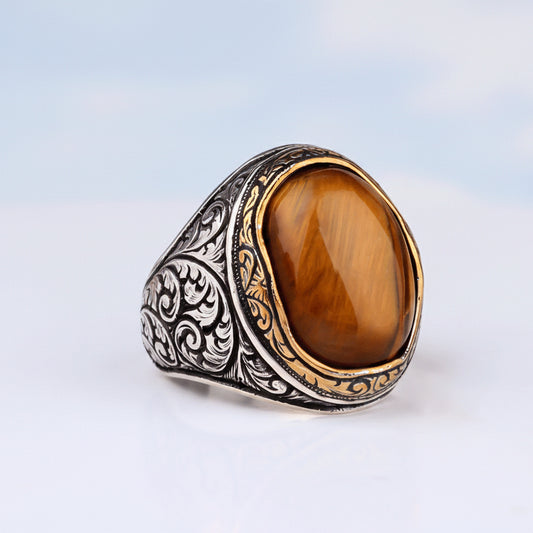 Yeux de tigre avec une bague argentée pour hommes pierreux