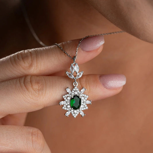 Zümrüt Yeşili Taşlı Trend Kolye