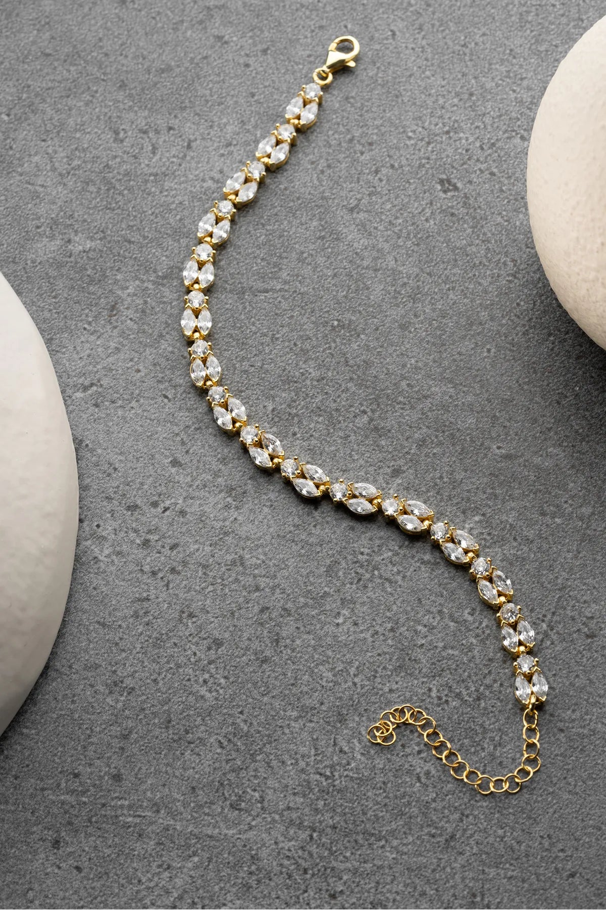 Gold plated oval stone elegant bracelet