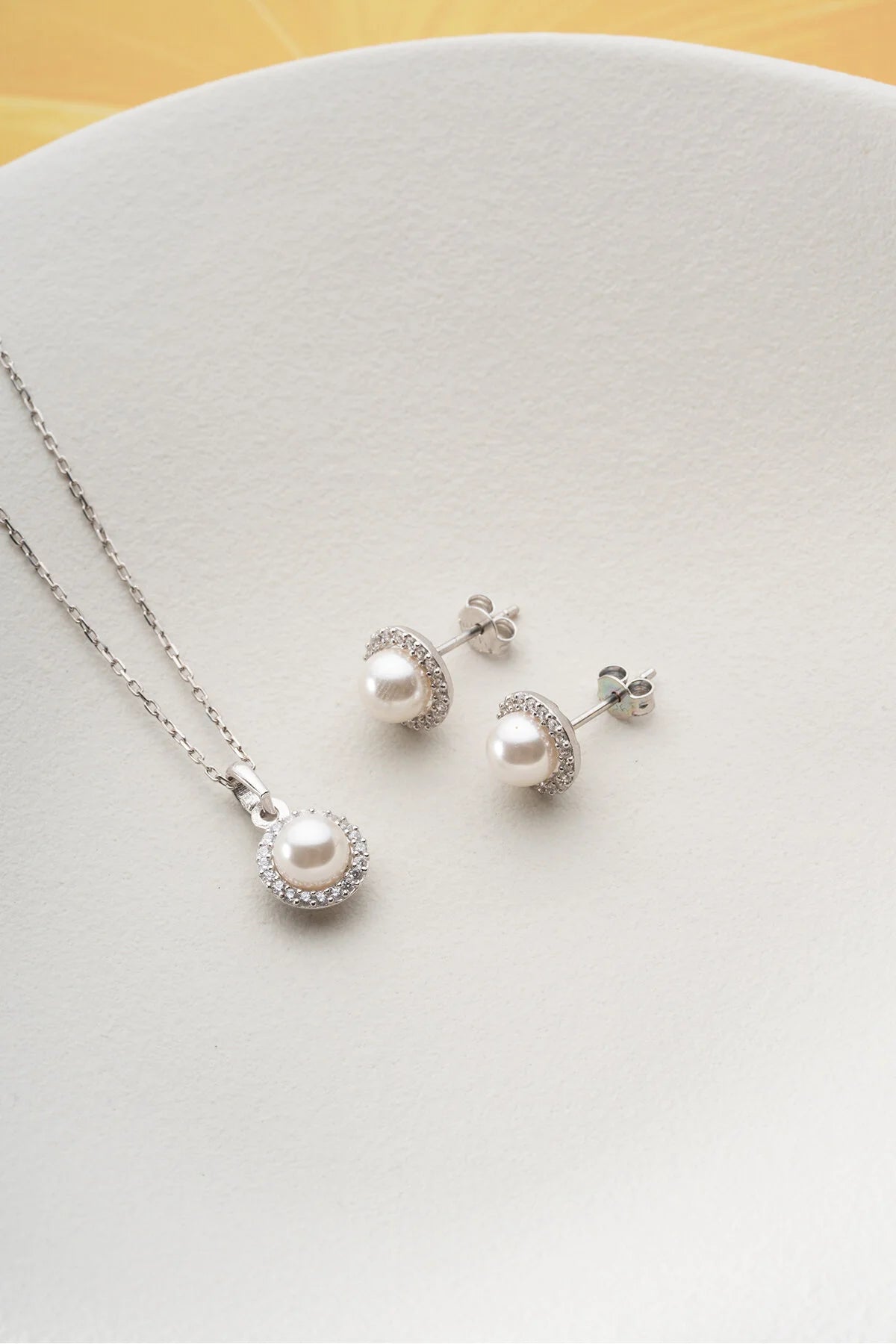 Perlenkette & Ohrring-Set