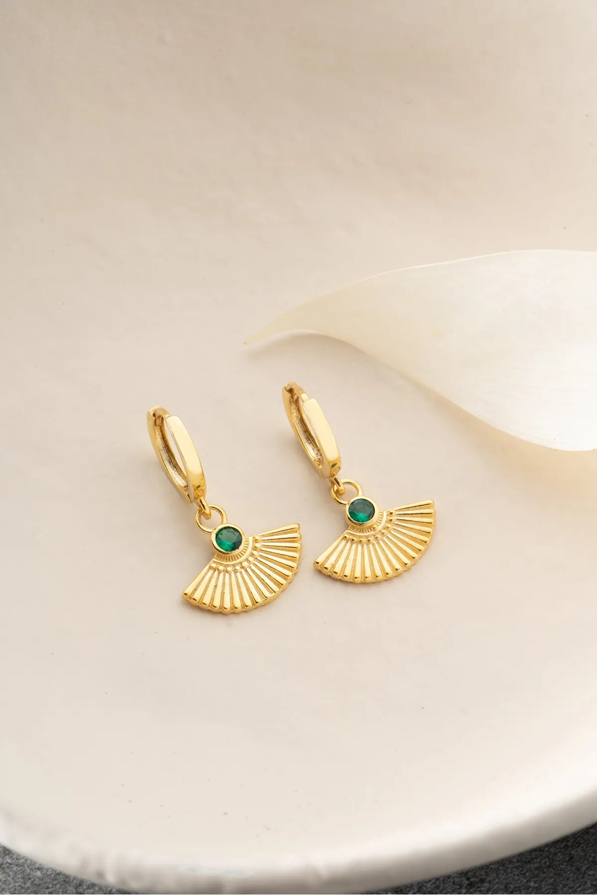 925 Ayar Altın Kaplama Zümrüt Taşlı Yelpaze Küpe