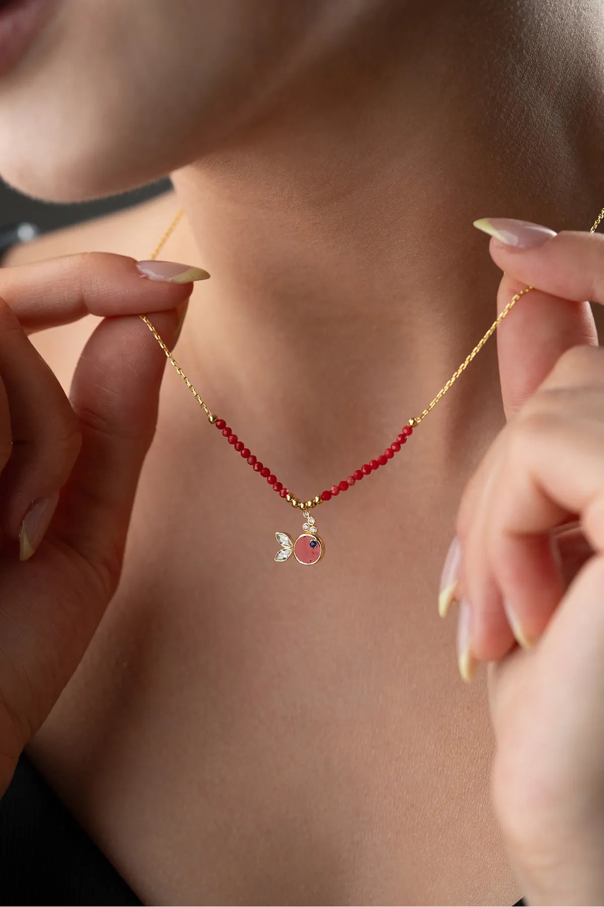 925 Ayar Gümüş Boncuklu Kırmızı Mineli Balık Kolye