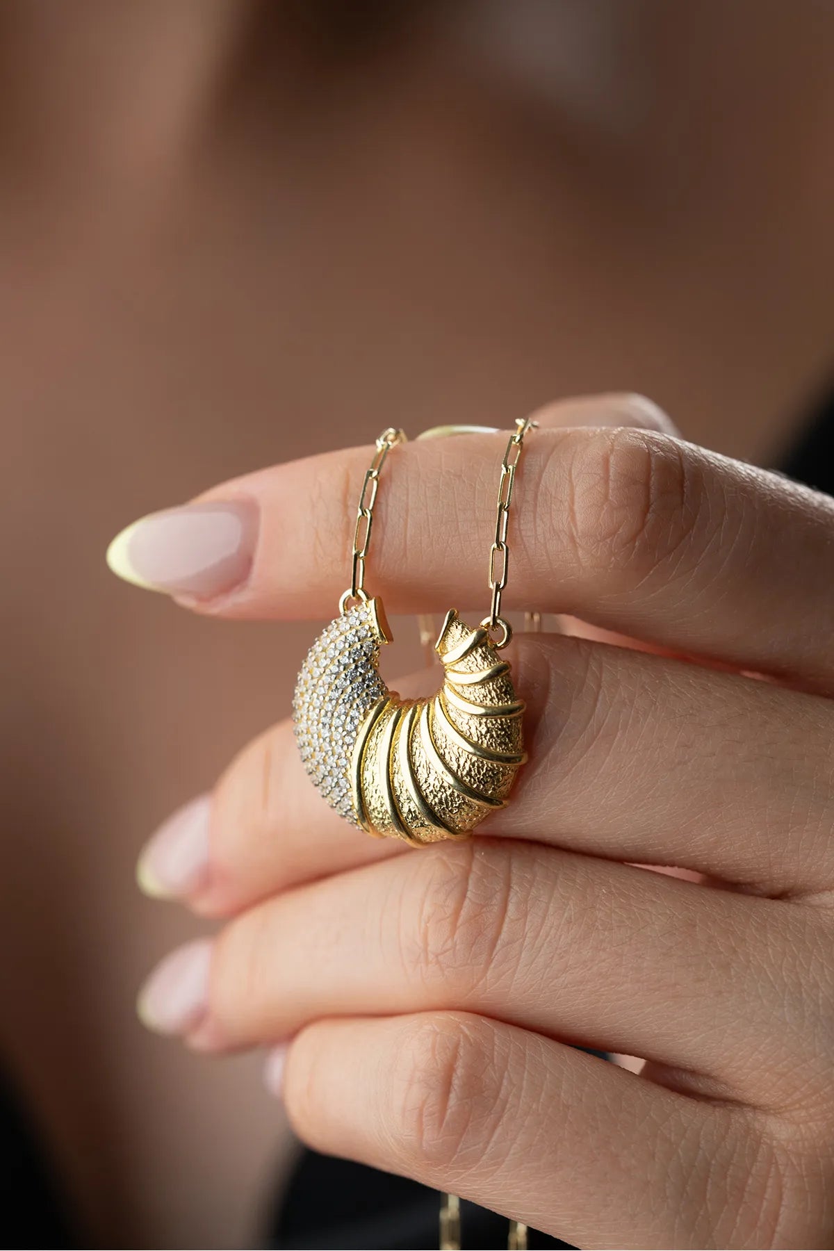 925 Ayar Gümüş Taşlı Kruvasan Kolye