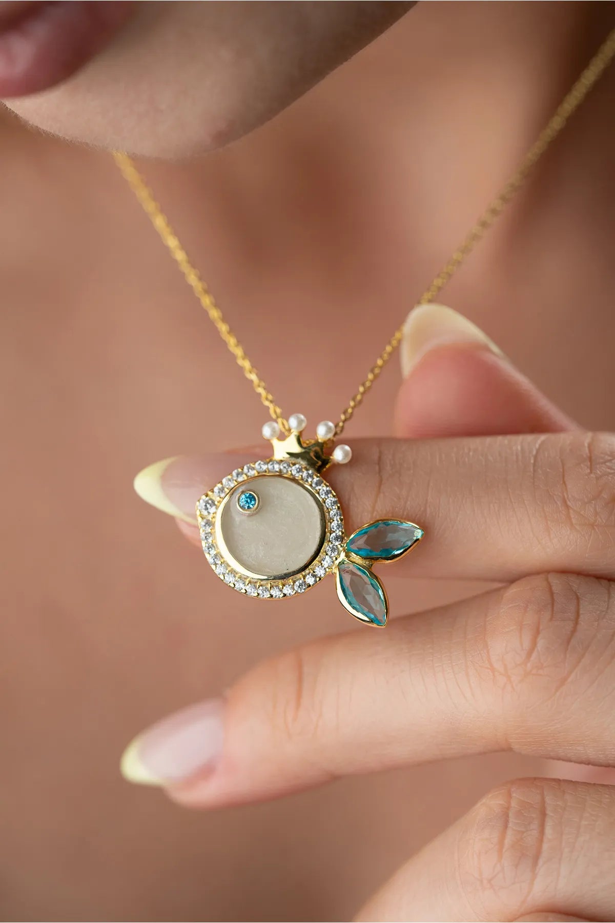 925 Ayar Gümüş Taçlı Mineli Balık Kolye