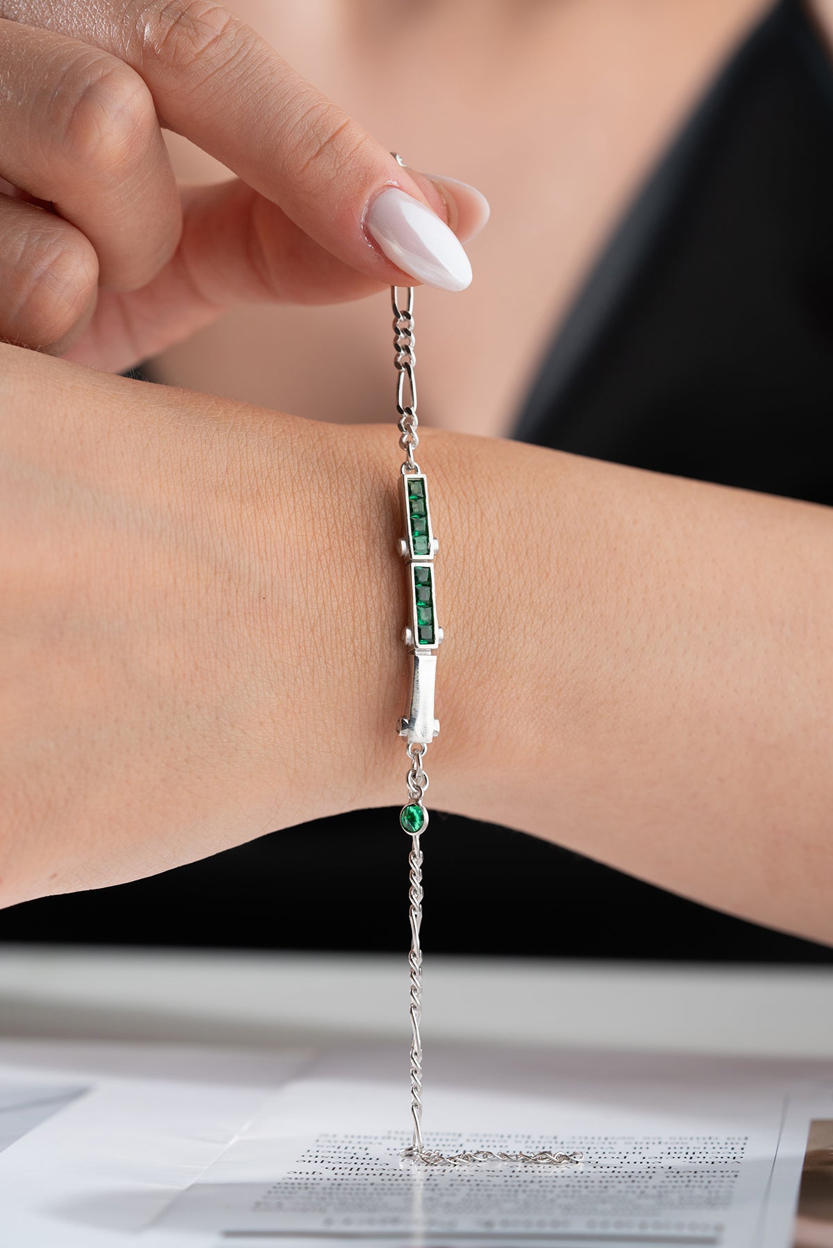 Yeşil Taş Detaylı Gümüş Zincir Bileklik