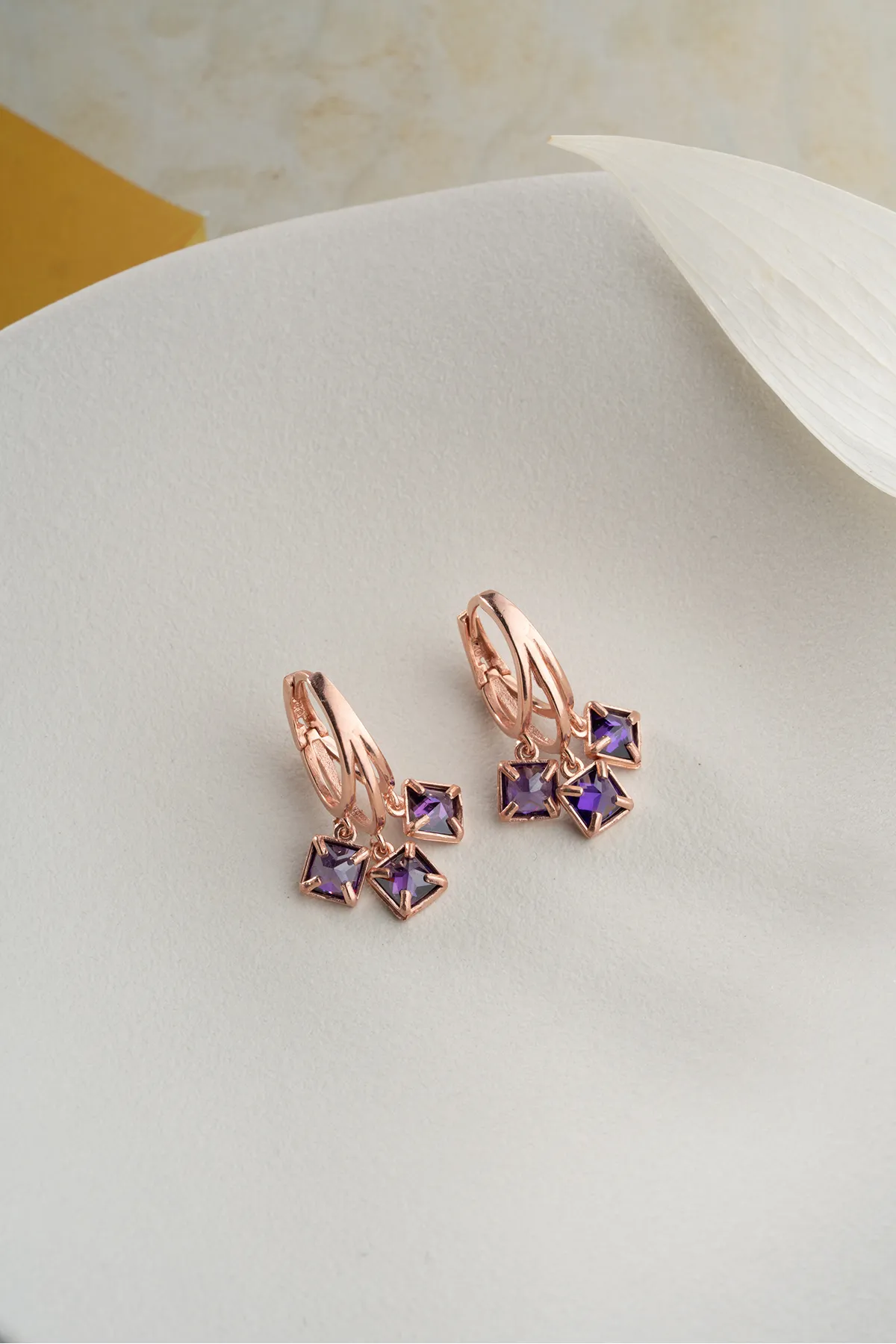 Lila Eleganz – 925er Silber Ohrringe mit rosévergoldetem Finish und lila Steinen