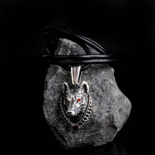 925 sterling silver necklace with wolf motif