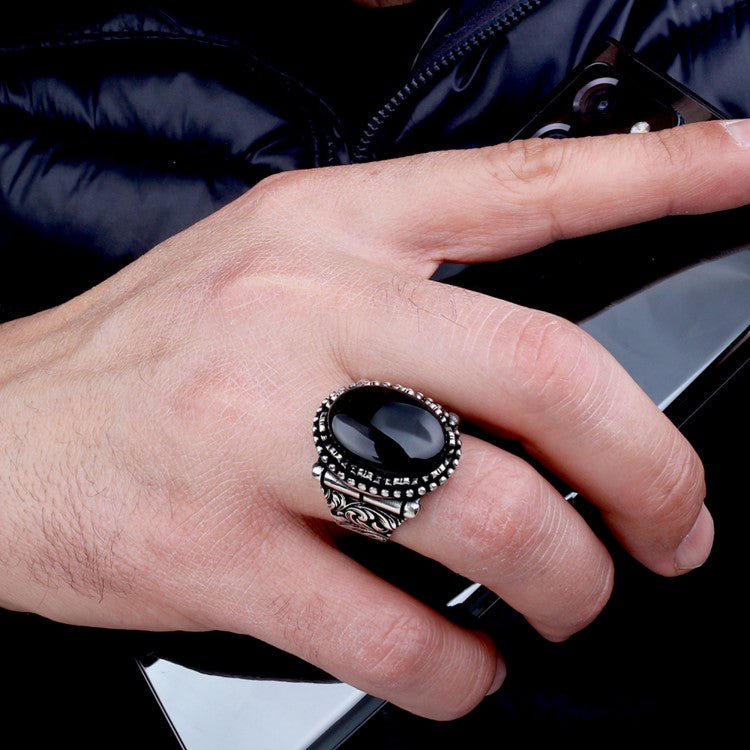 Herrenring mit Ovalem Onyx – 925 Silber