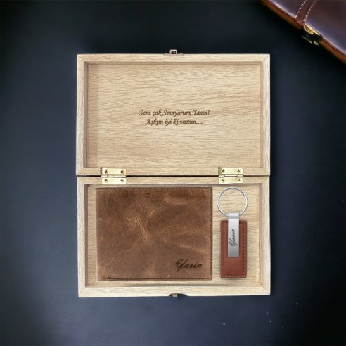 Personalisiertes Lederbrieftasche, Schlüsselanhänger und Holzkasten Geschenkset