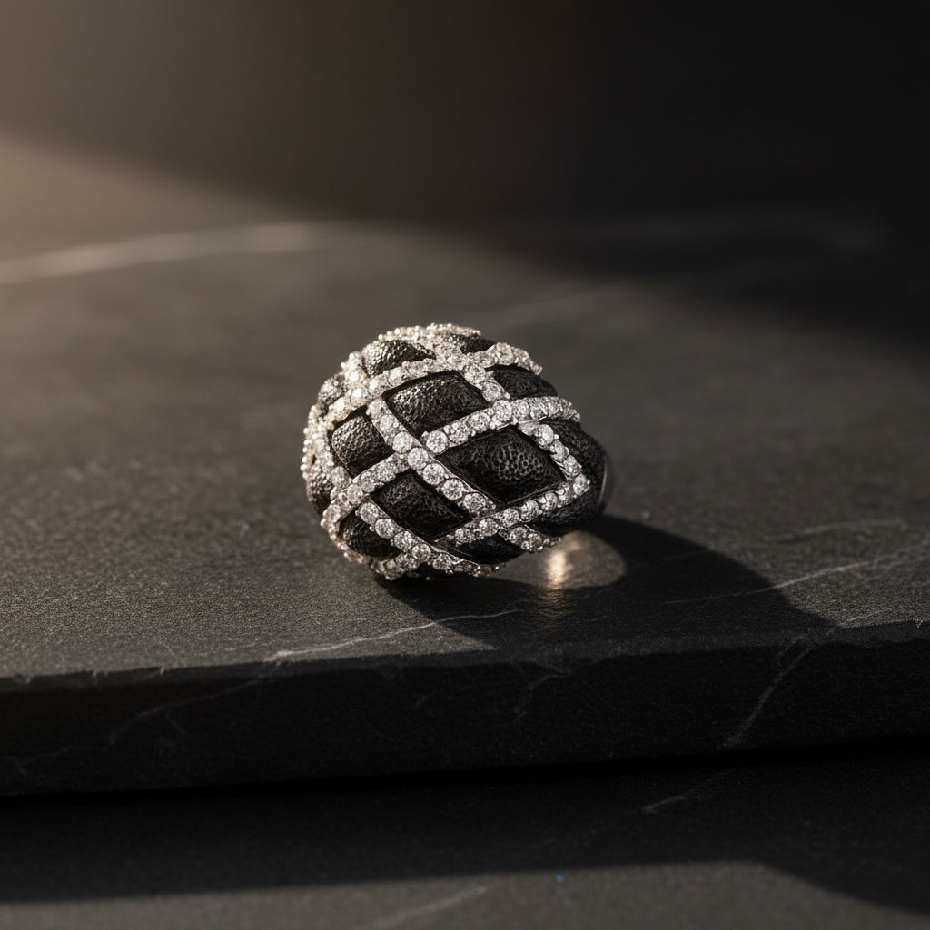 Patterned Ladies Silver Ring