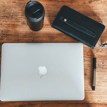 Cup thermos noir nommé personnalisé nommé