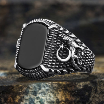 TROIS CRESCENT ONYX STONES SIGHT RING