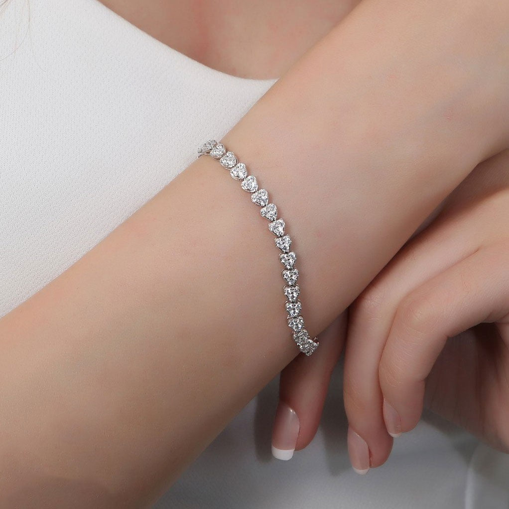 Armband aus 925er Sterlingsilber mit Herzschliff-Zirkonsteinen