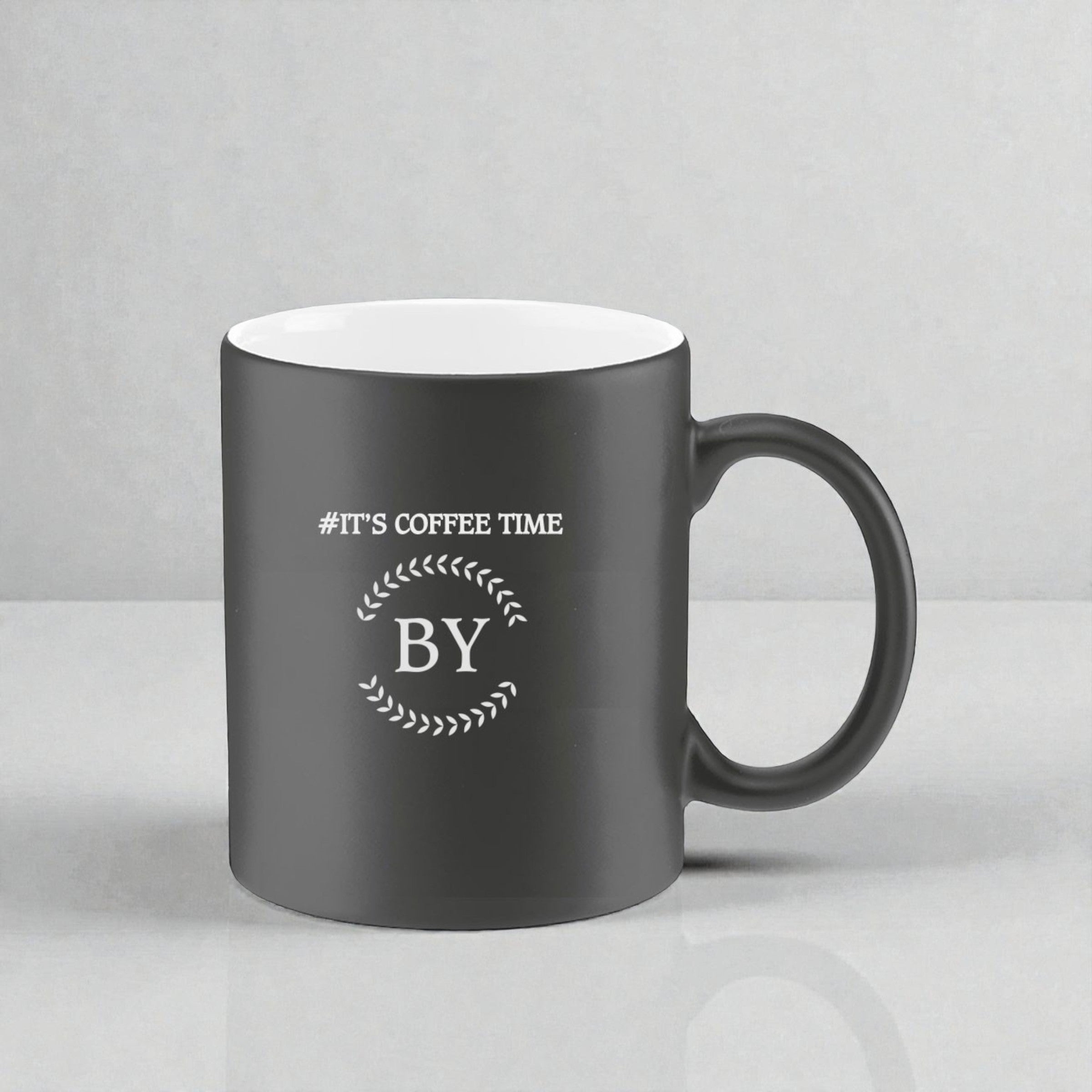 Tasse de porcelaine noire personnalisée