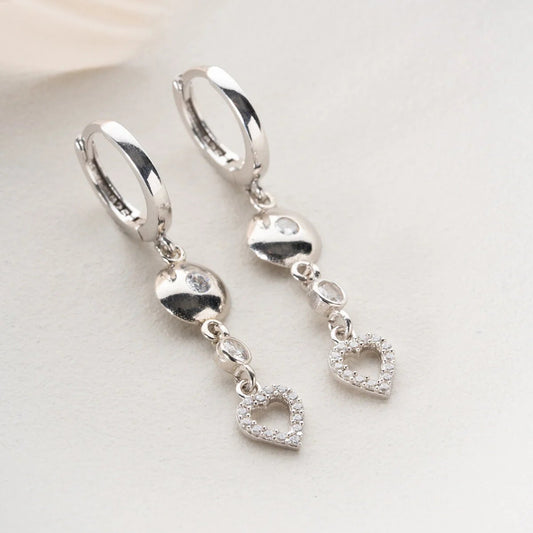 Kalpli Taş Detaylı Sallantılı Gümüş Küpe