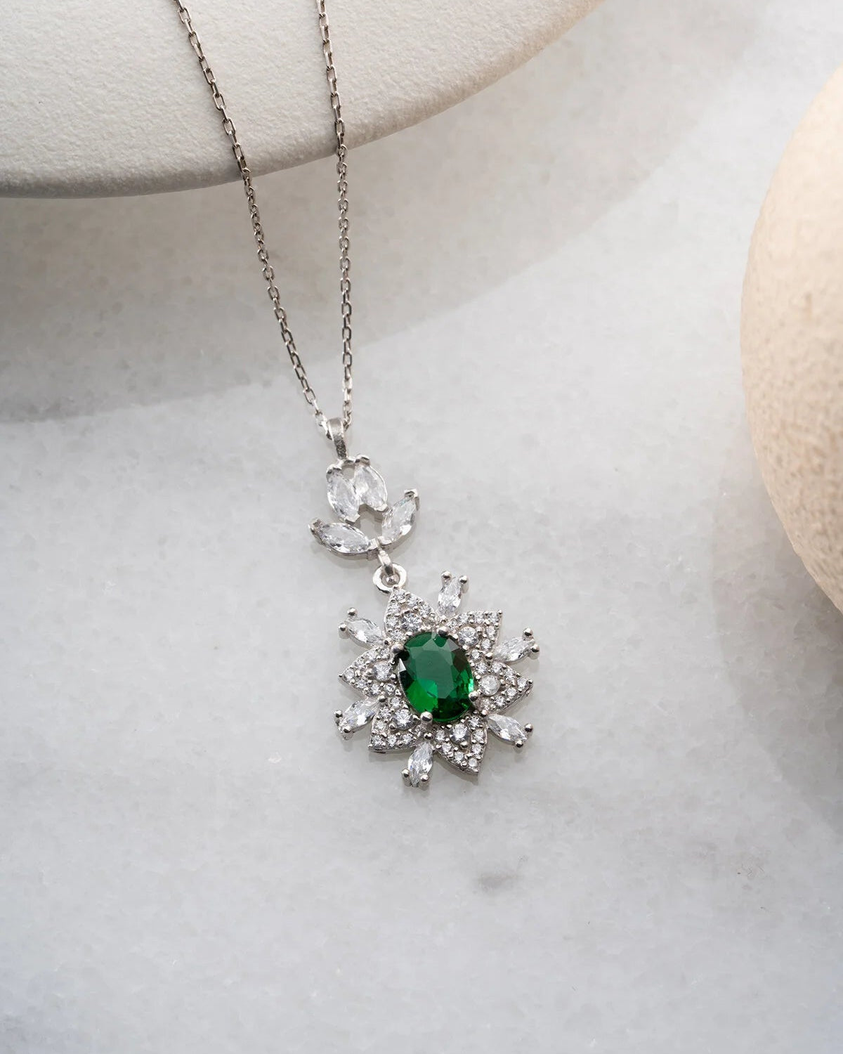Zümrüt Yeşili Taşlı Trend Kolye