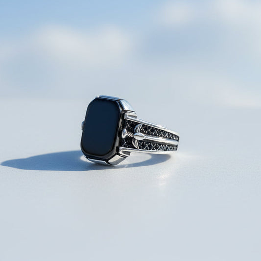 Kılıç Detaylı Oniks Taşlı Gümüş Yüzük