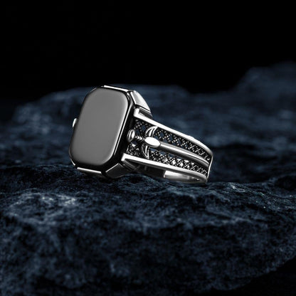 Kılıç Detaylı Oniks Taşlı Gümüş Yüzük