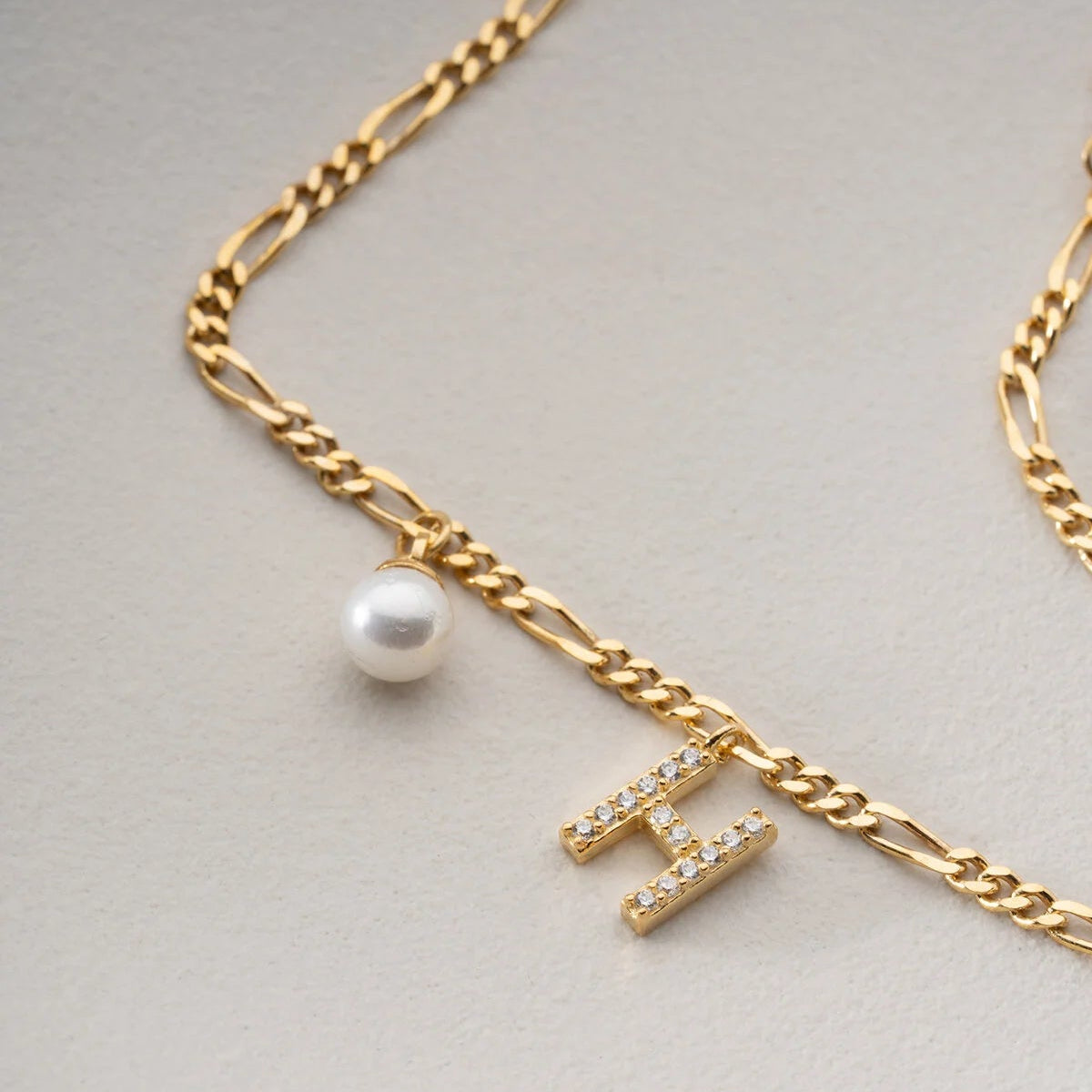 Figaro Armband met Letter & Parel | 925 Zilver
