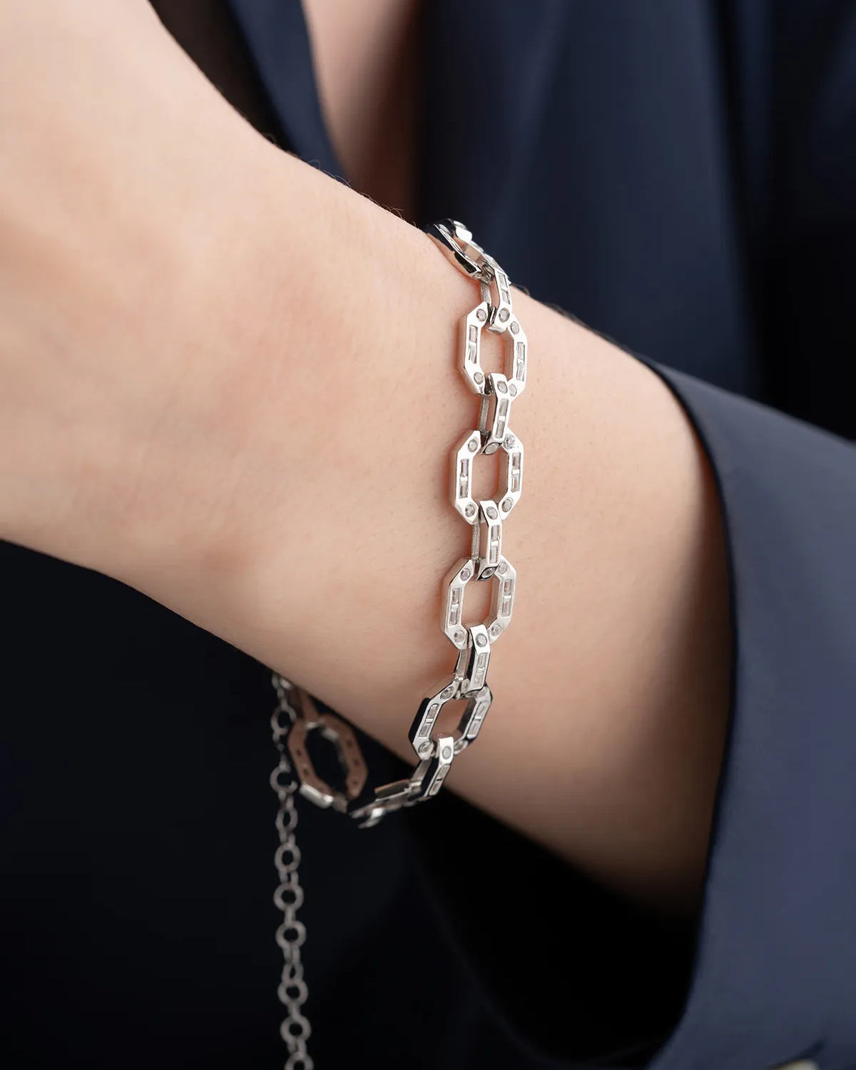 Silver chain bracelet with baguette stone