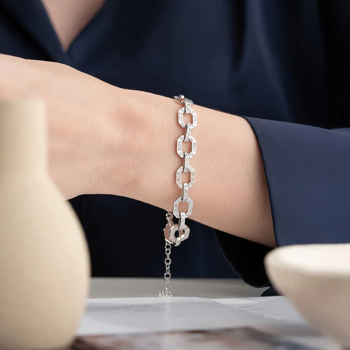 Silver chain bracelet with baguette stone