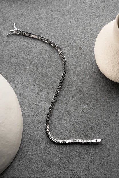 Silbernes Tennisarmband mit Schwarzen Steinen