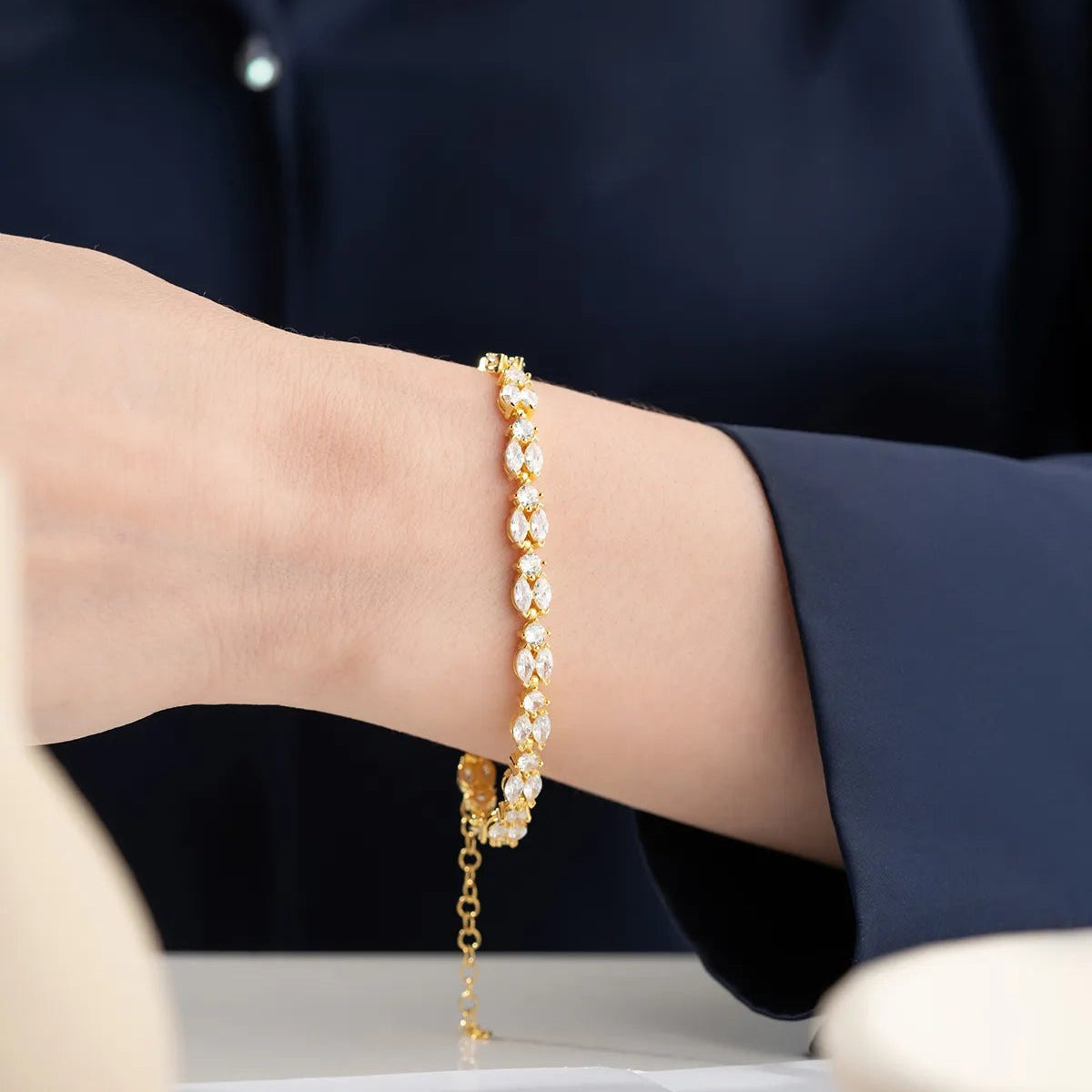 Gold plated oval stone elegant bracelet