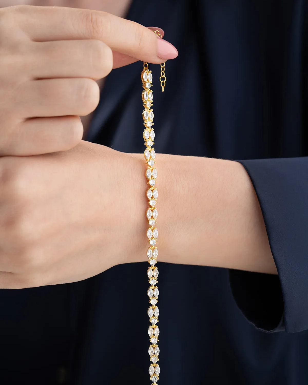 Gold plated oval stone elegant bracelet