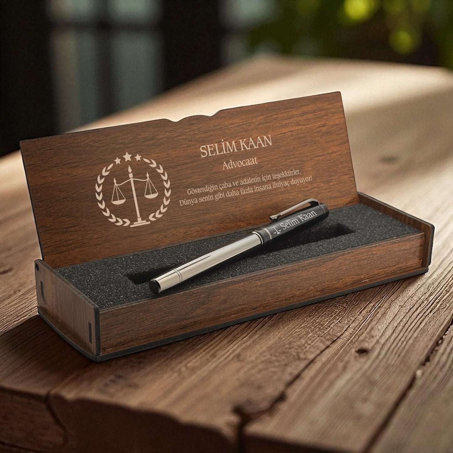 Avukata Özel Mesajlı Ahşap Kutulu Roller Kalem Seti