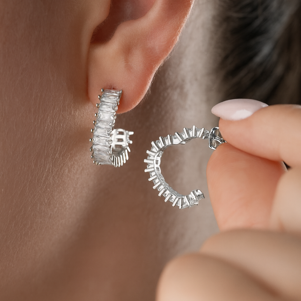 Zirkon Taşlı Halka Küpe – 925 Ayar Gümüş – Altın Kaplama