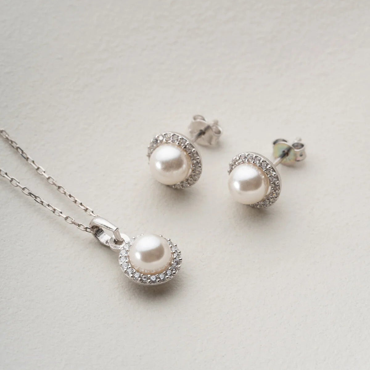 Perlenkette & Ohrring-Set