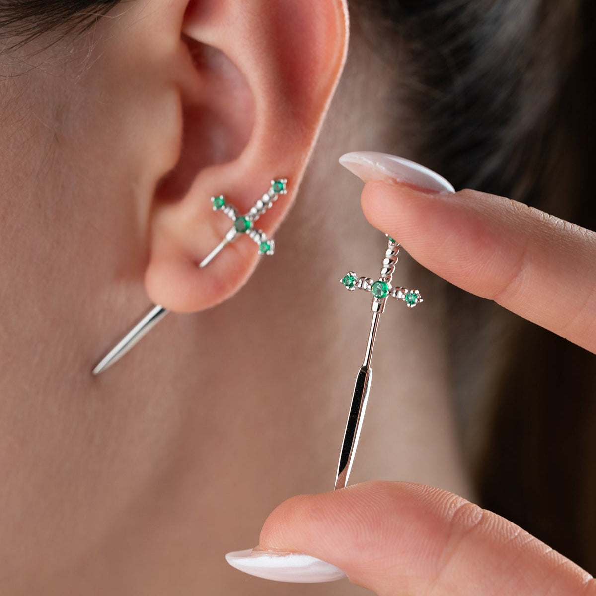 Green Stone-set Sword Earrings Minimalist Stil