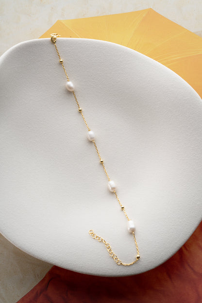 Détail perlé bracelet élégant plaqué or