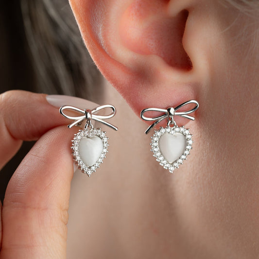 Boucles d'oreilles de couleur argentée avec pierre de cœur