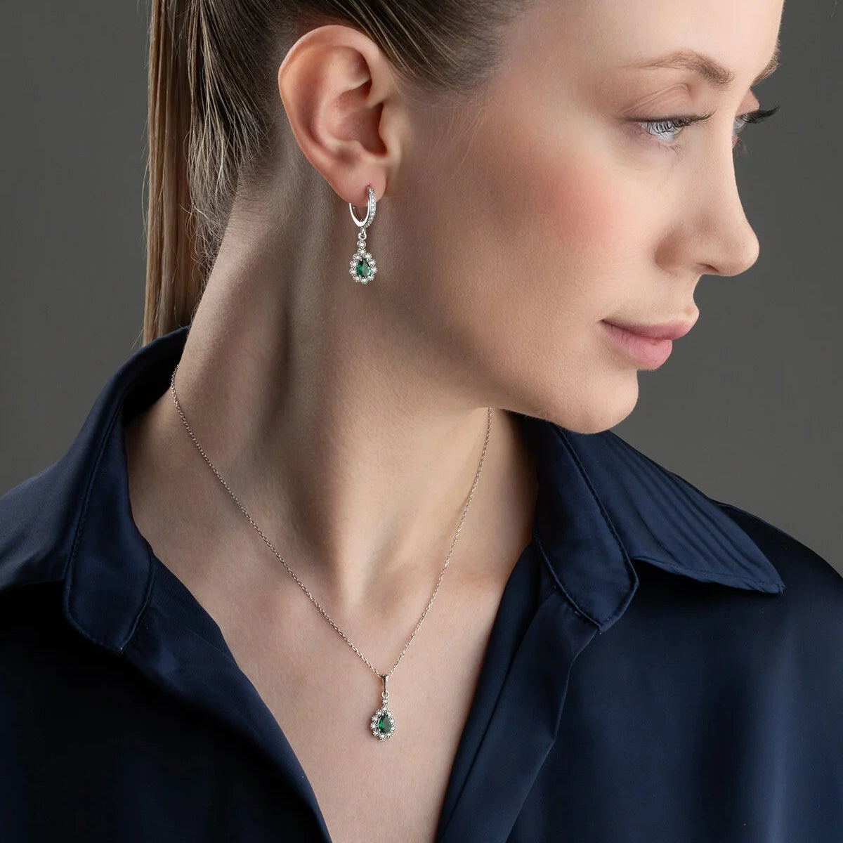 Emerald Sparkle 925 Sterling Silver Earrings & Necklace Set