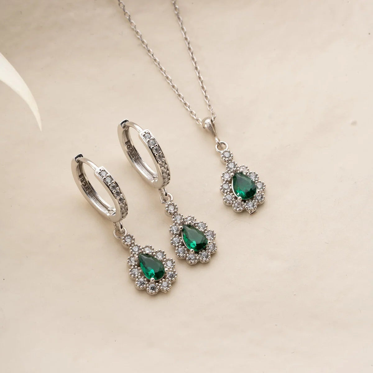 Boucles d'oreilles en argent sterling 925 à effet émeraude & Ensemble de collier