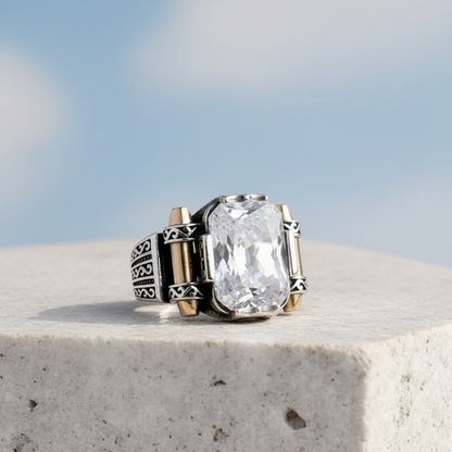 Herrenring aus 925er Silber mit Weißem Zirkonstein

