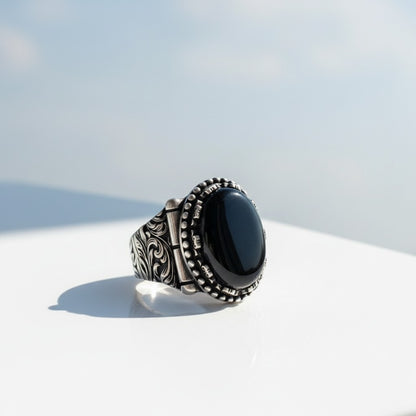 Herrenring mit Ovalem Onyx – 925 Silber