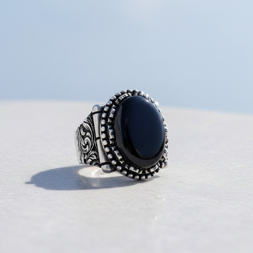Herrenring mit Ovalem Onyx – 925 Silber