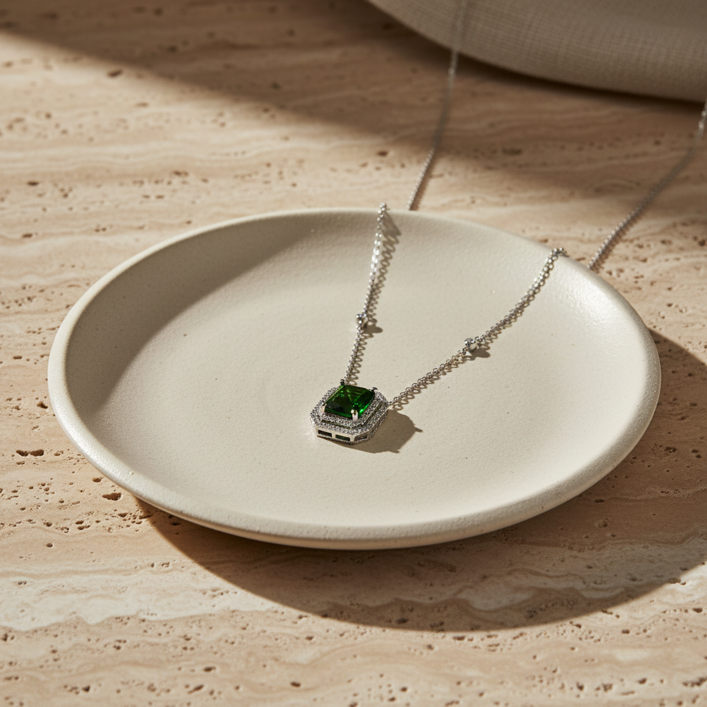 Diamond Style Zümrüt Renk Gümüş Kolye
