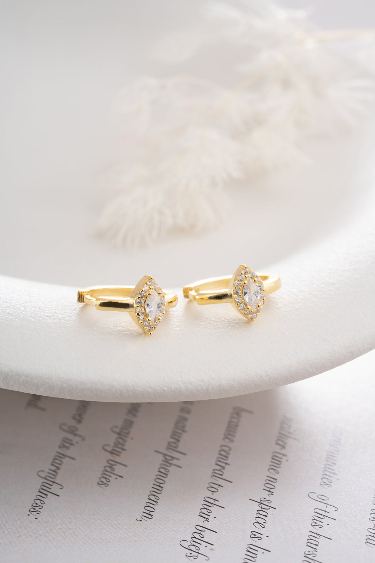 925 Ayar Gümüş Mekik Taşlı Halka Küpe