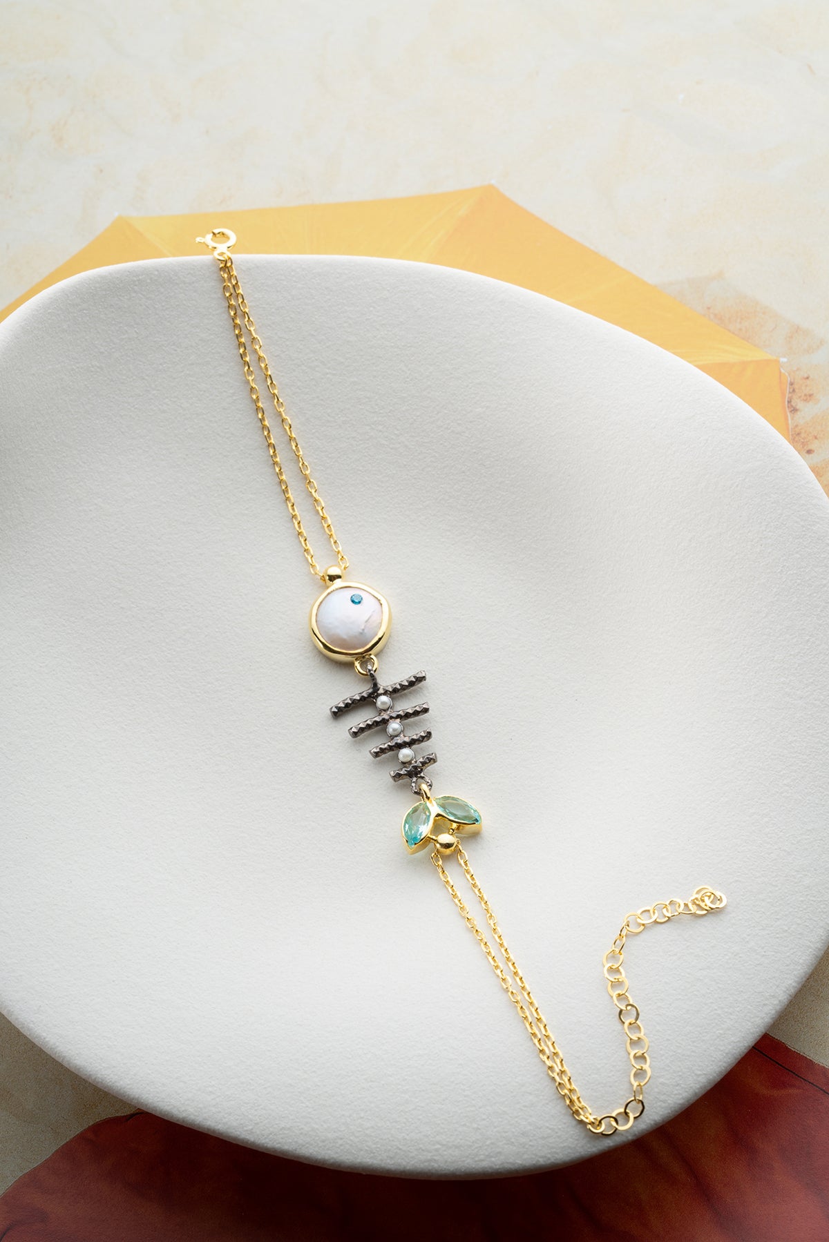 Balık Figürlü Taş Detaylı 925 Ayar Gümüş Bileklik