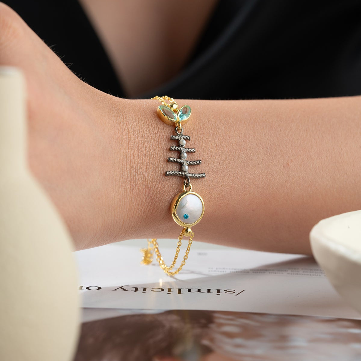 Balık Figürlü Taş Detaylı 925 Ayar Gümüş Bileklik