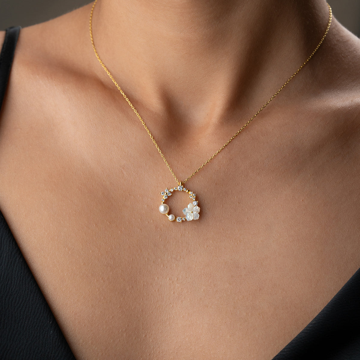 Pearl and Flower Detailed Necklace - 925 Sterling Silver