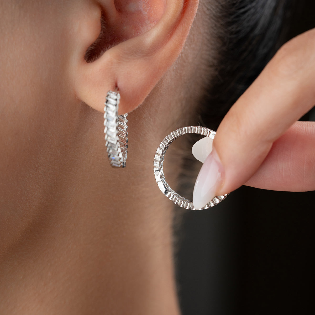 Boucle d'oreille créole en argent sterling 925 avec pierre baguette