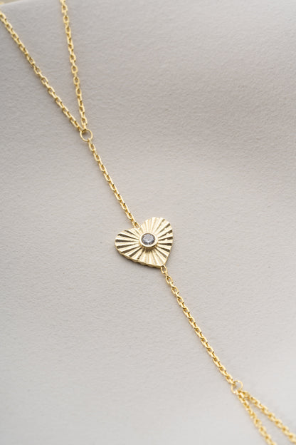 Handkette in Gold mit Herz und Stein – Şahmeran-Stil