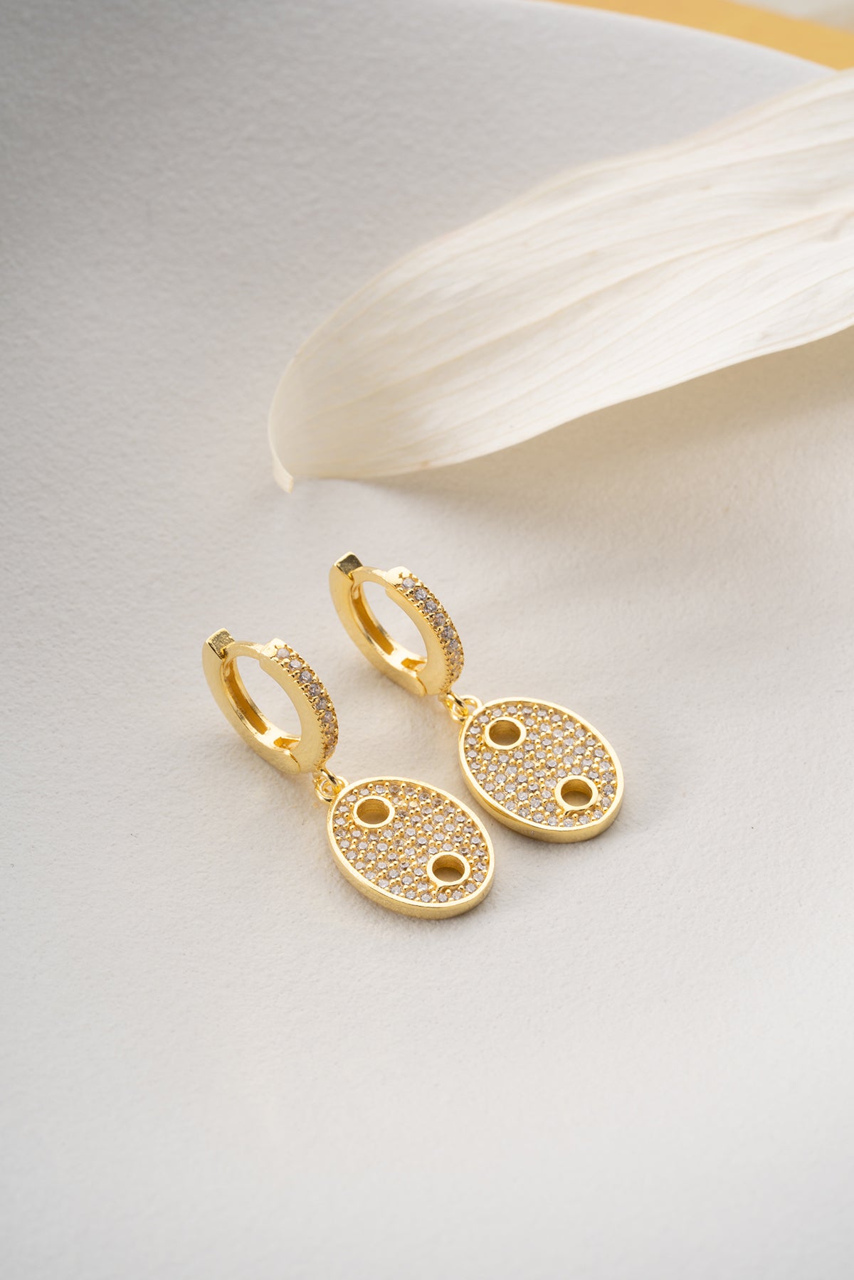 Boucles d'oreilles plaquées à or scintillantes ovales Aurora