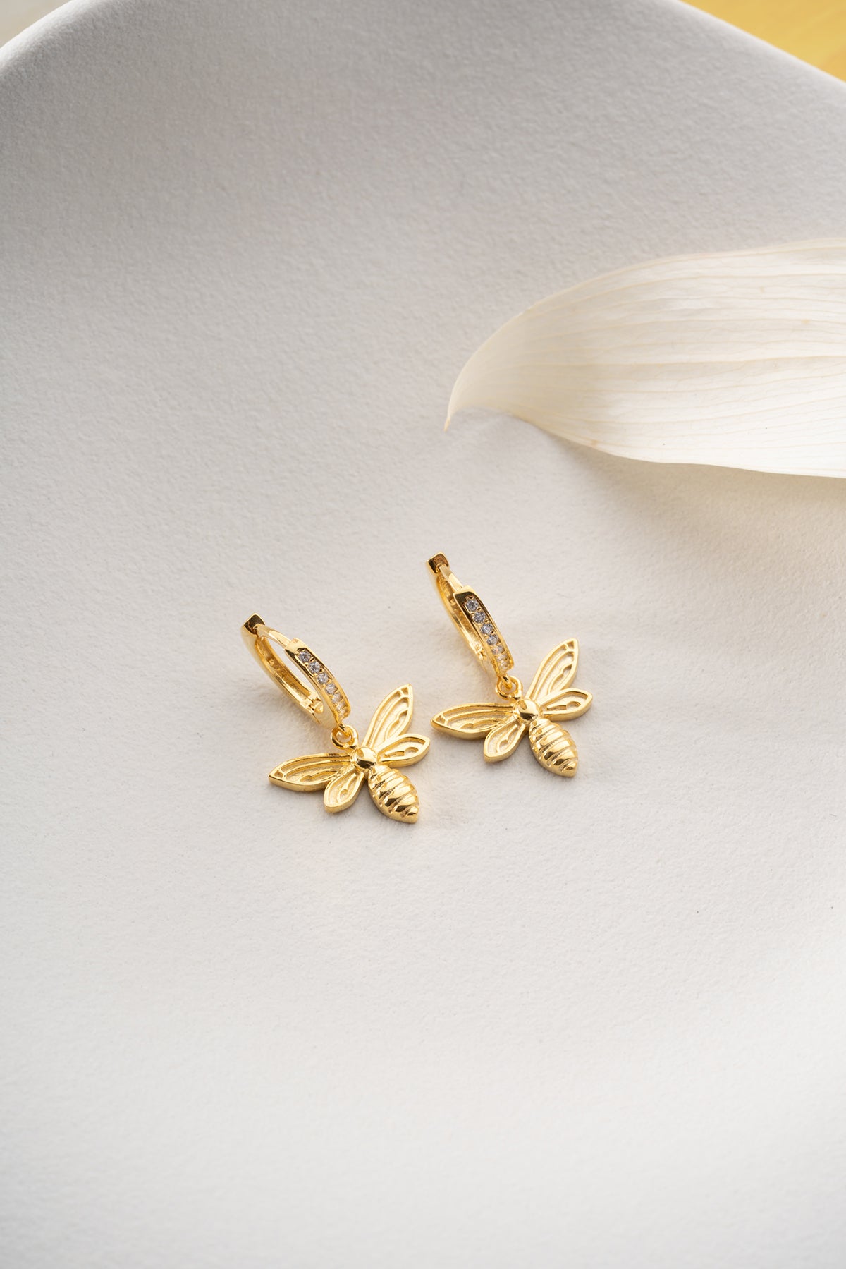 Boucles d'oreilles d'abeilles plaquées Queenbee Gold